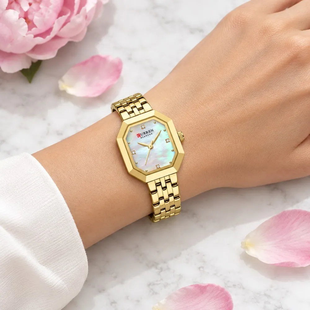 Curren 9108 puesto en la muñeca